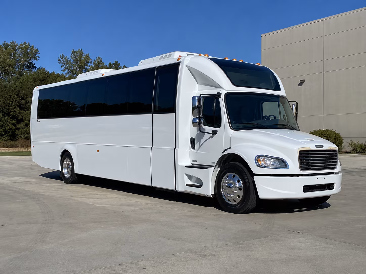 bridgewater 28 passenger party bus